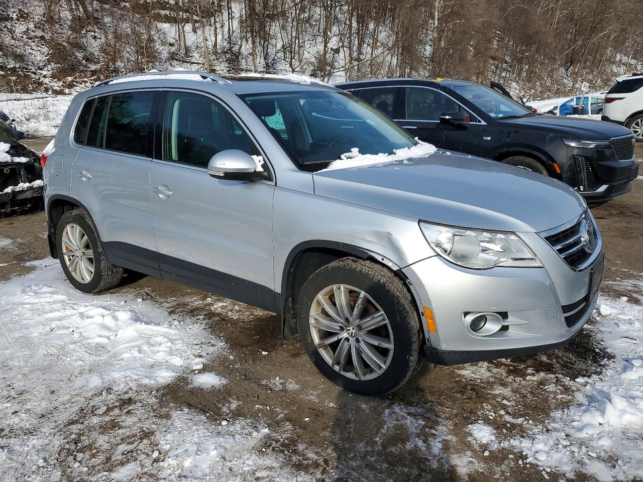 2011 VOLKSWAGEN TIGUAN S photo 4
