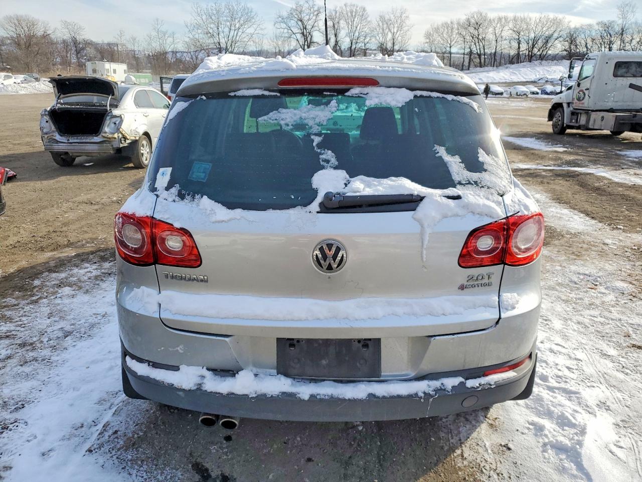 2011 VOLKSWAGEN TIGUAN S photo 6