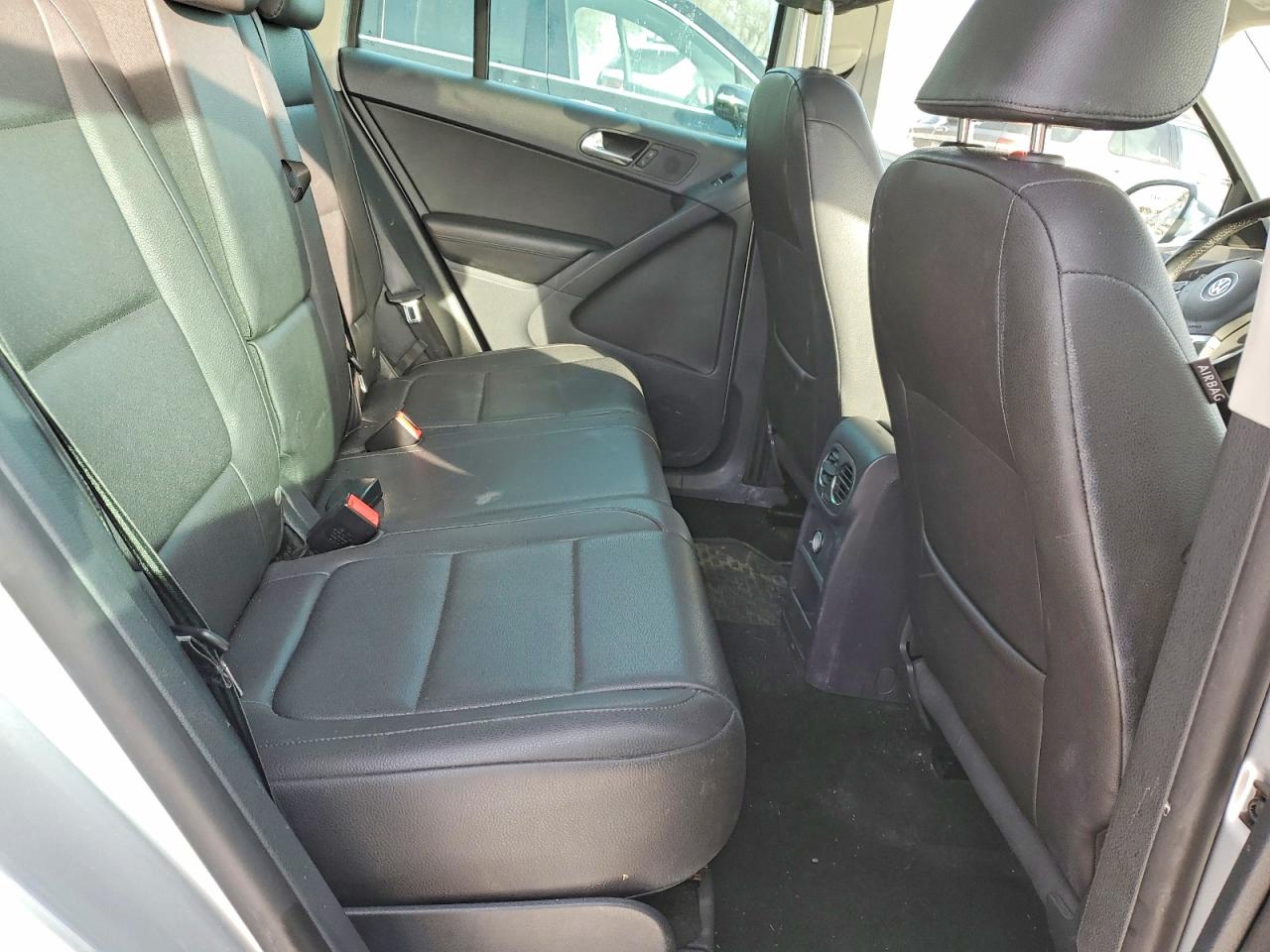 2011 VOLKSWAGEN TIGUAN S photo 11