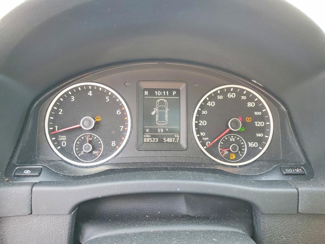 2011 VOLKSWAGEN TIGUAN S photo 9