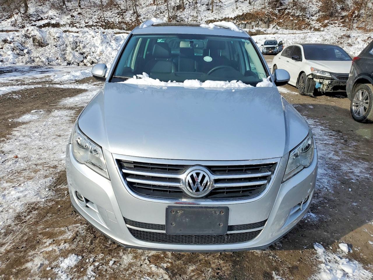 2011 VOLKSWAGEN TIGUAN S photo 5