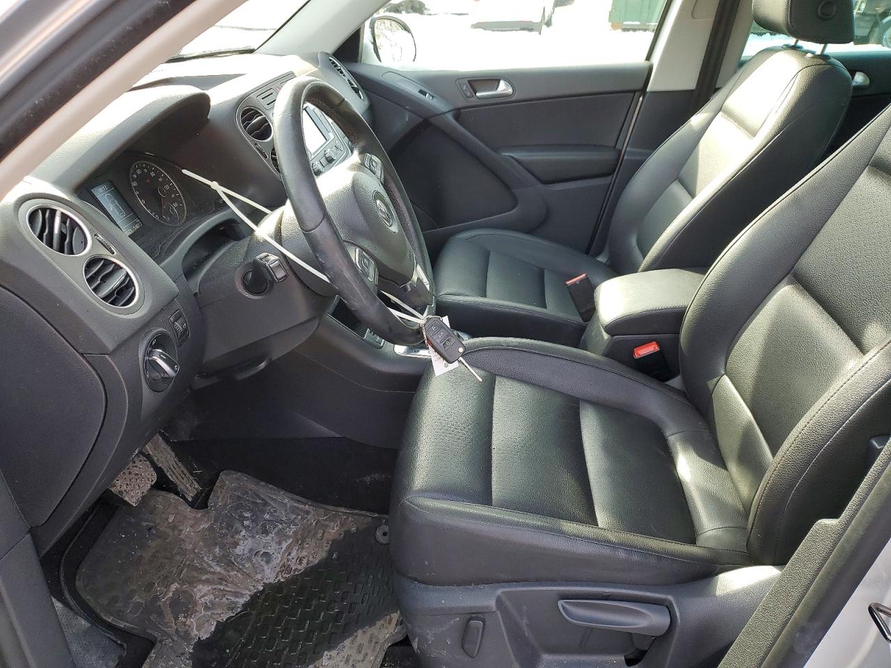 2011 VOLKSWAGEN TIGUAN S photo 7