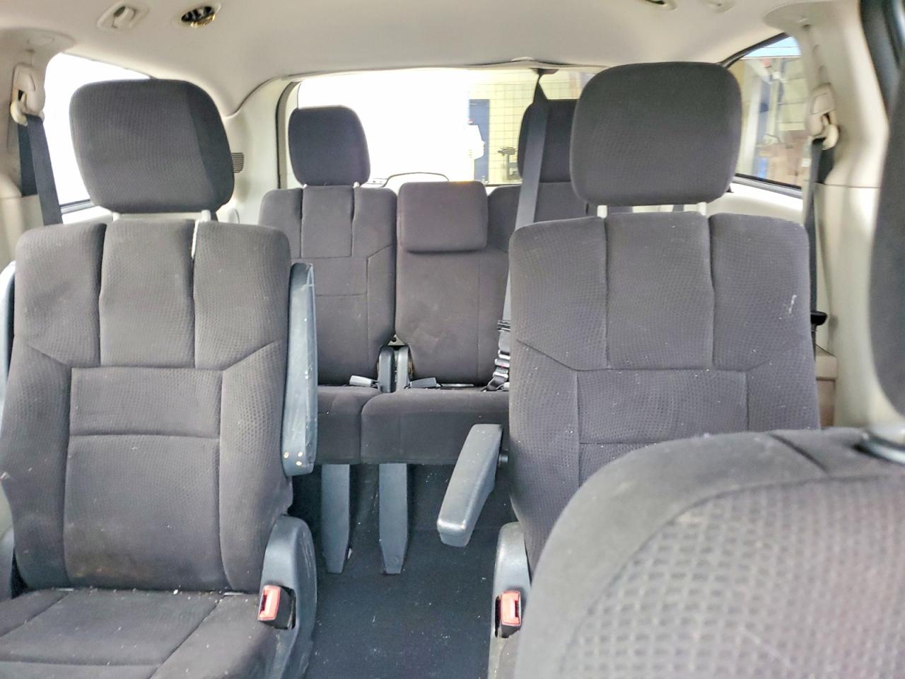 2011 DODGE GRAND CARAVAN EXPRESS photo 10