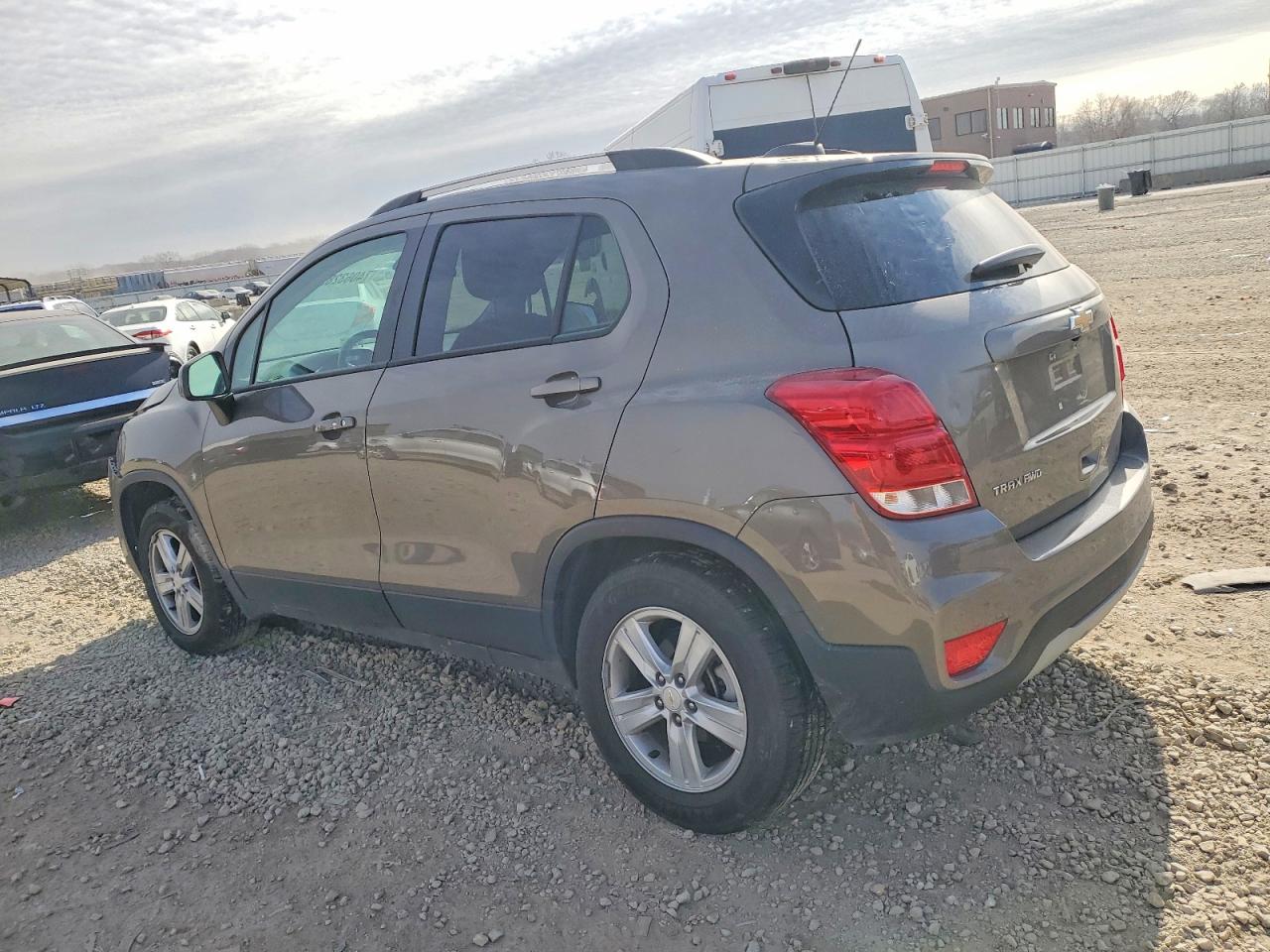 2022 CHEVROLET TRAX 1LT photo 2