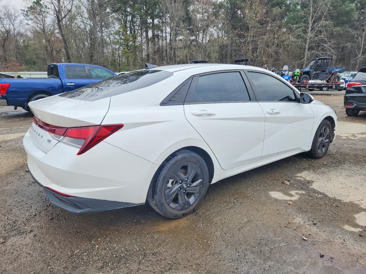 2023 HYUNDAI ELANTRA SEL photo 3