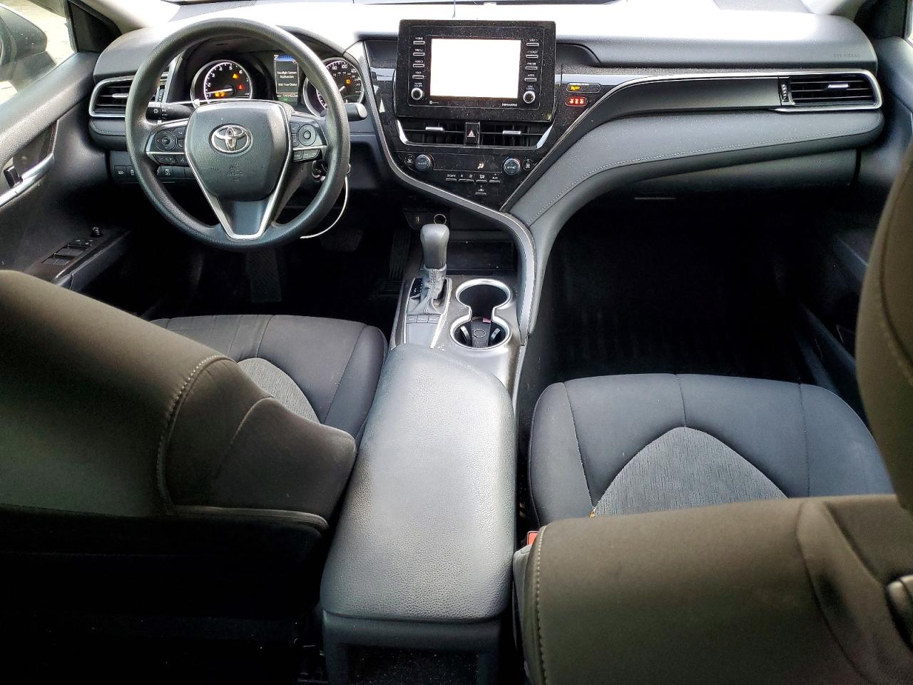 2022 TOYOTA CAMRY LE photo 22