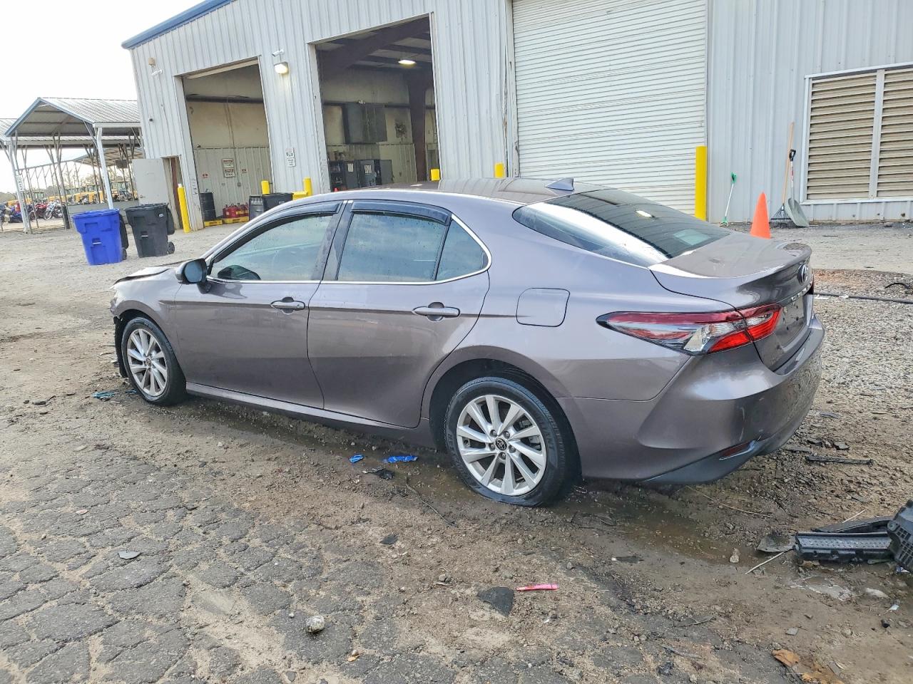 2022 TOYOTA CAMRY LE photo 4
