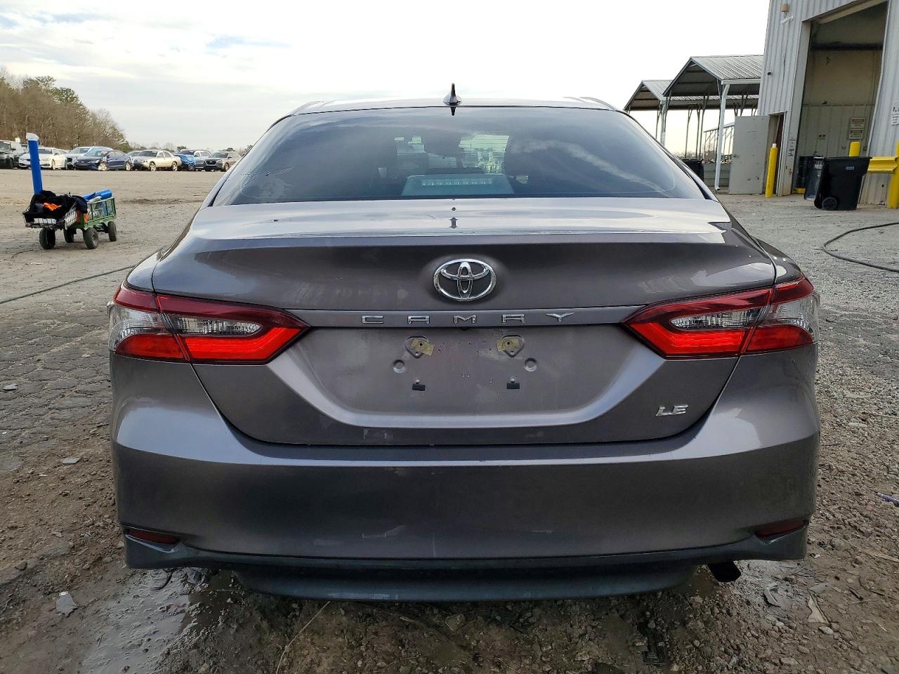 2022 TOYOTA CAMRY LE photo 16