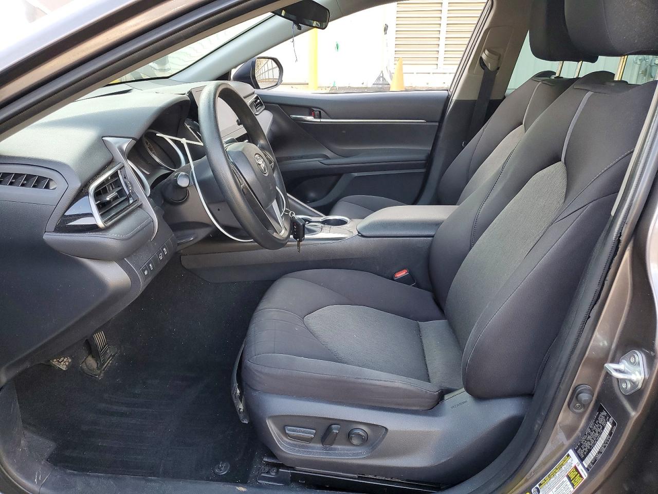 2022 TOYOTA CAMRY LE photo 19