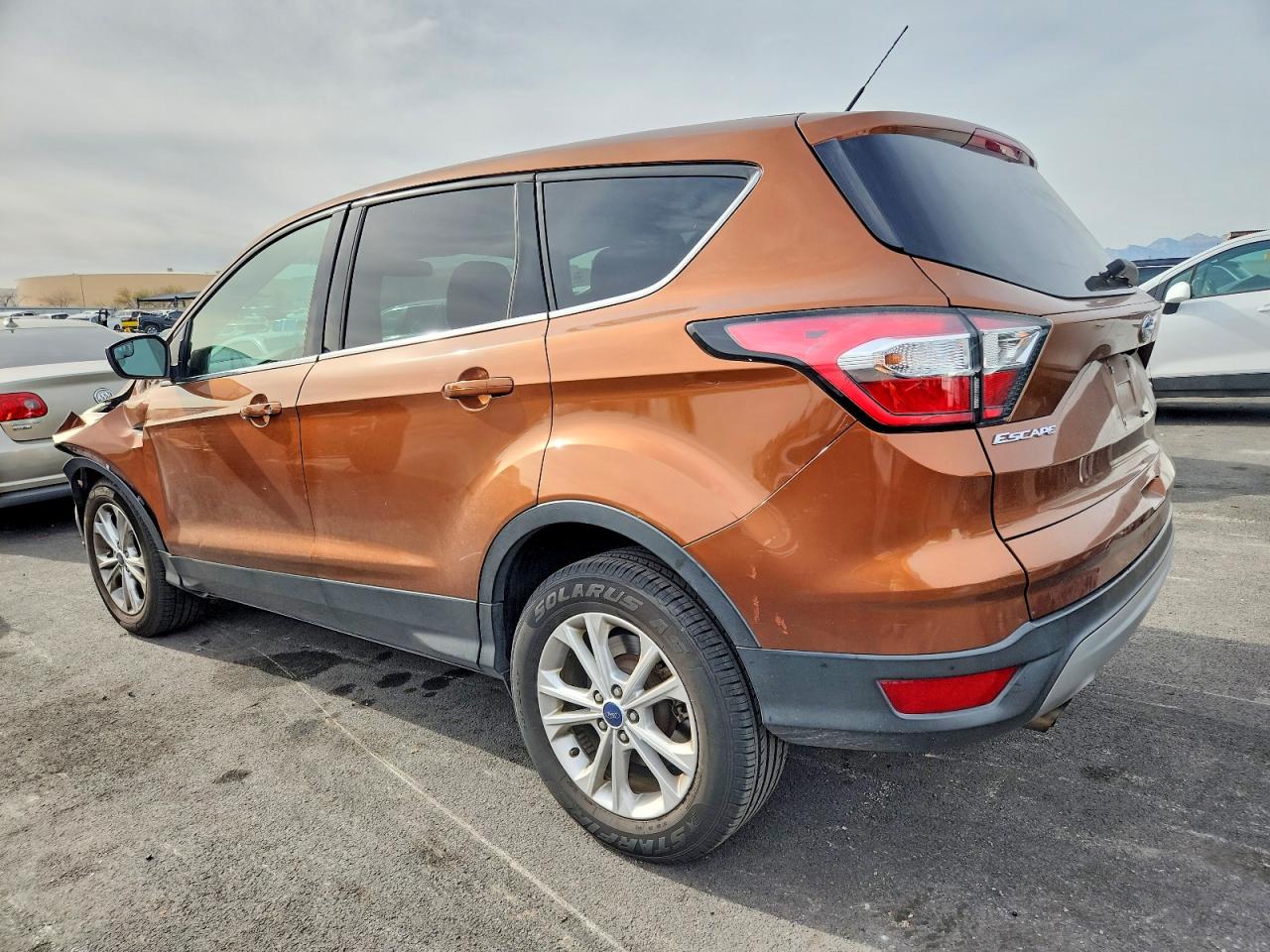 2017 FORD ESCAPE SE photo 2