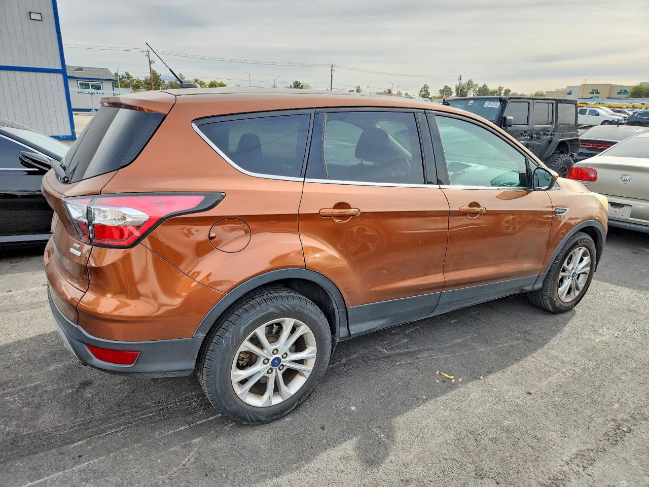 2017 FORD ESCAPE SE photo 3