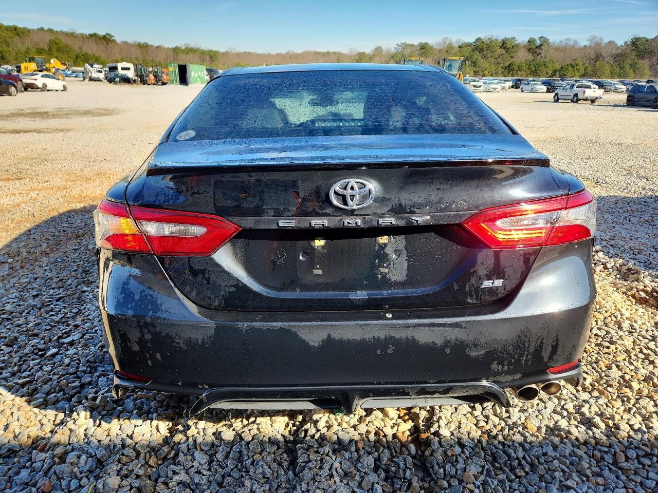 2018 TOYOTA CAMRY SE photo 6