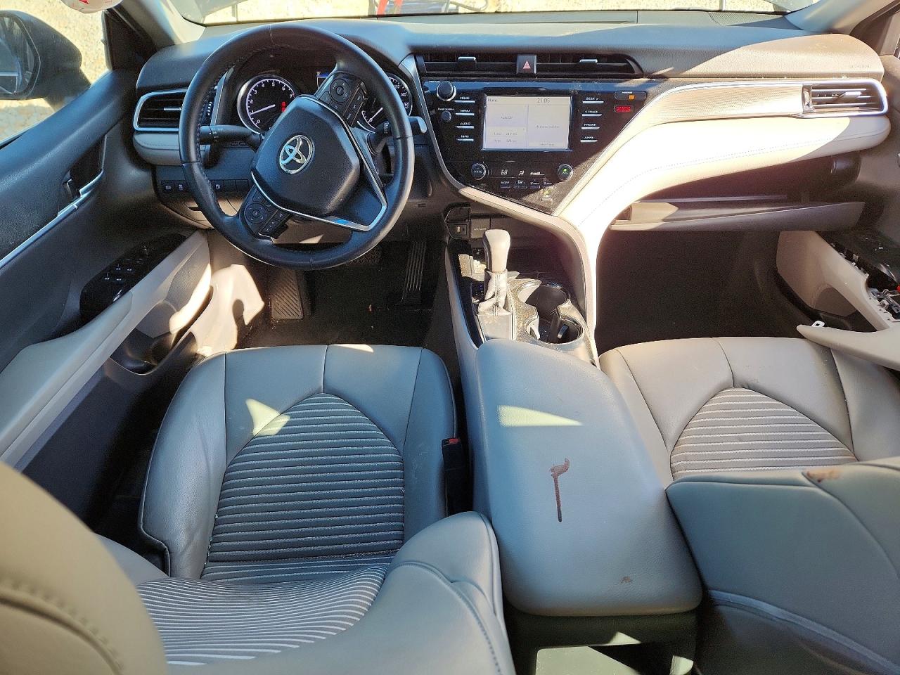 2018 TOYOTA CAMRY SE photo 8