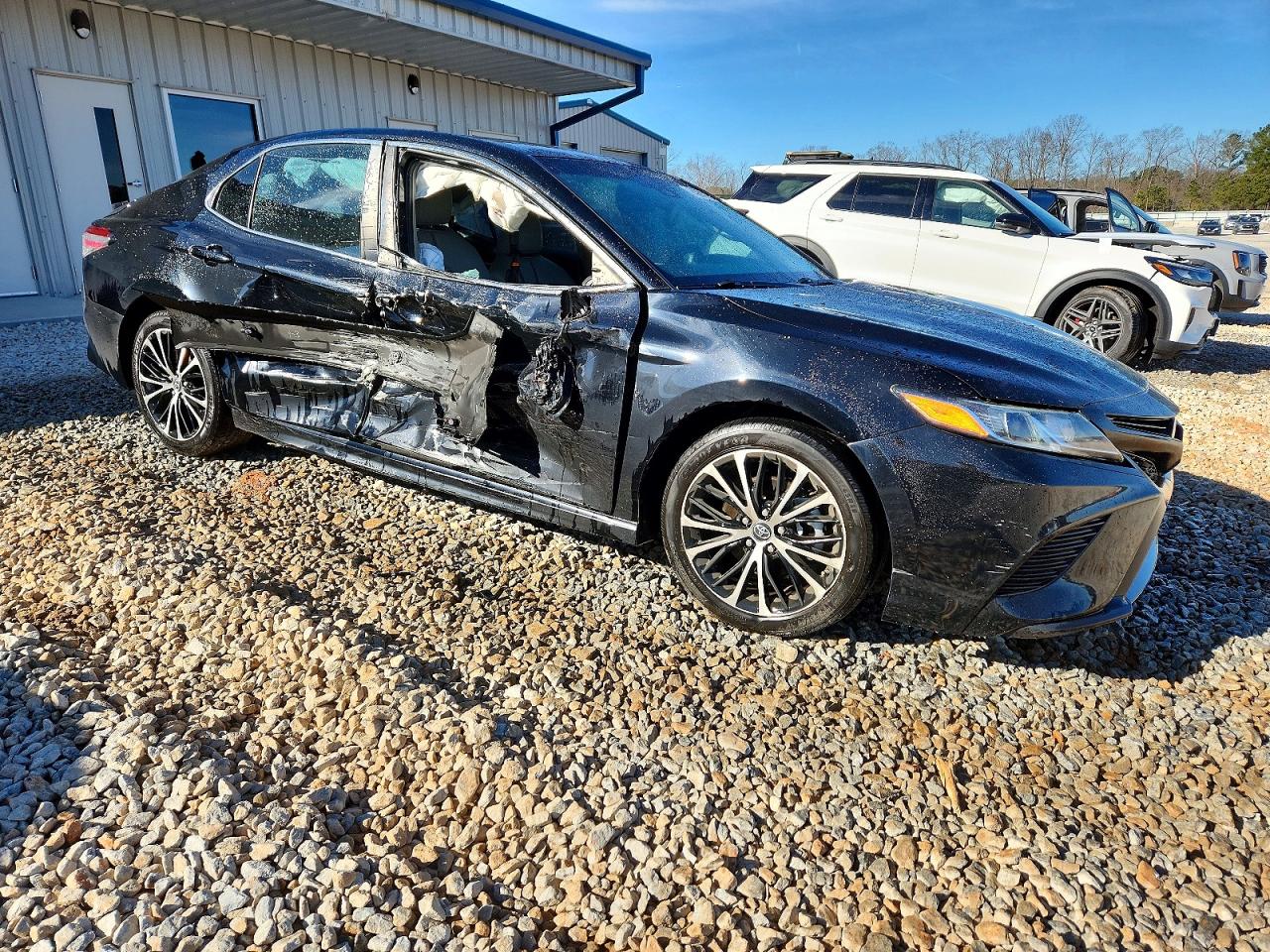 2018 TOYOTA CAMRY SE photo 4