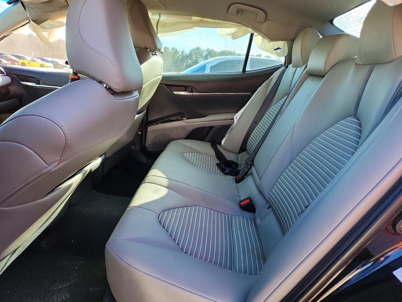 2018 TOYOTA CAMRY SE photo 10