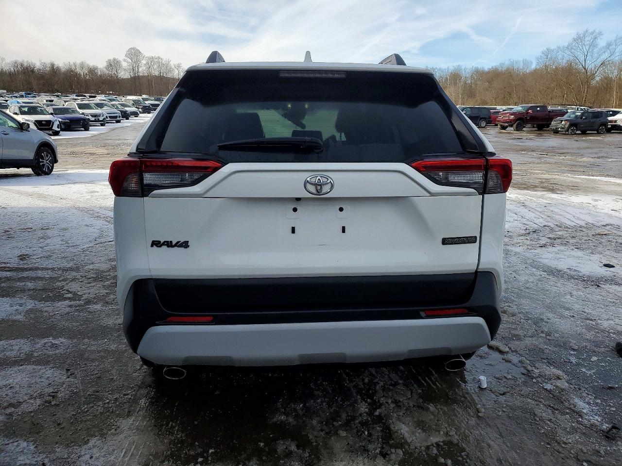 2022 TOYOTA RAV4 ADVENTURE photo 6