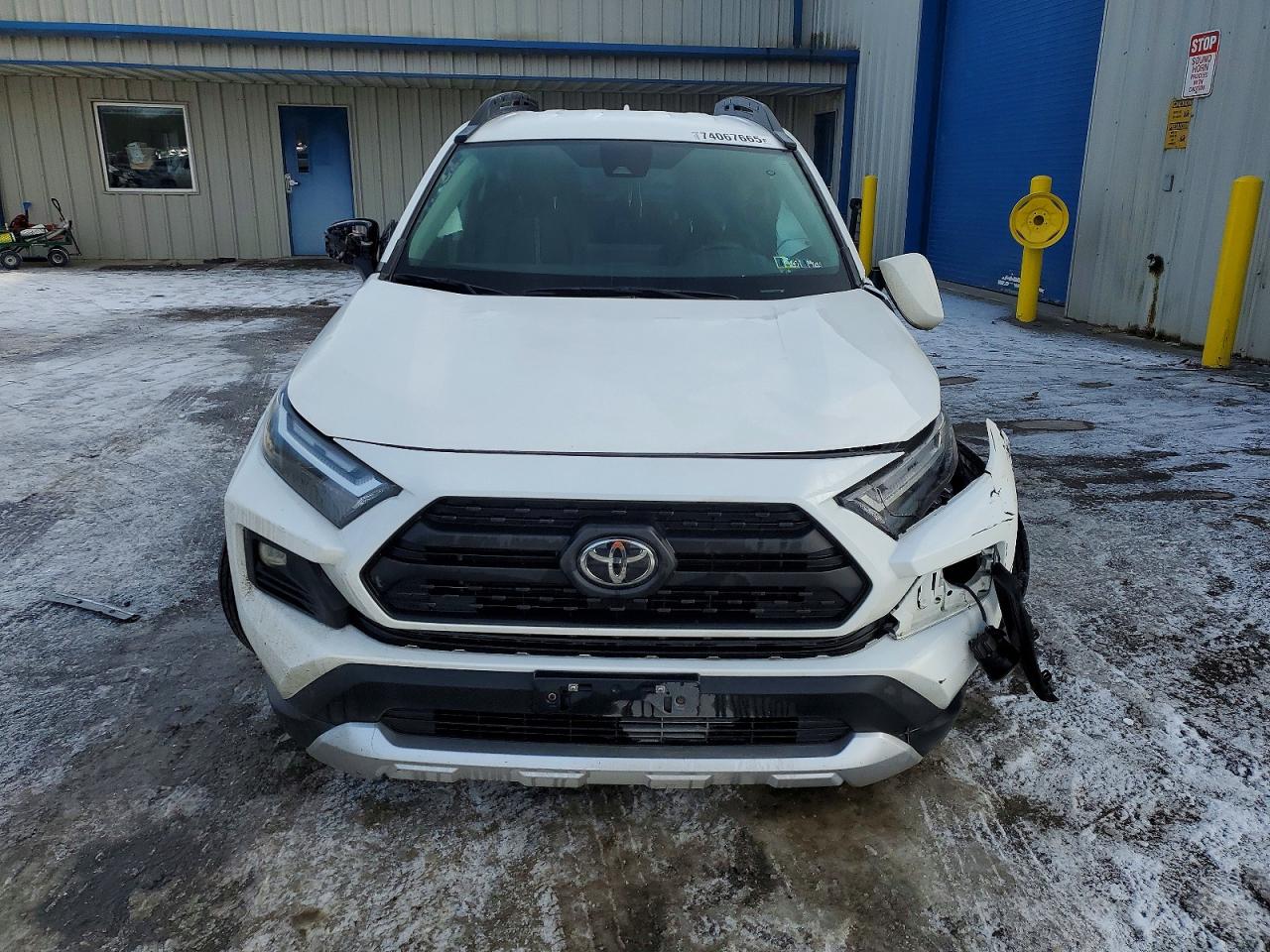 2022 TOYOTA RAV4 ADVENTURE photo 5