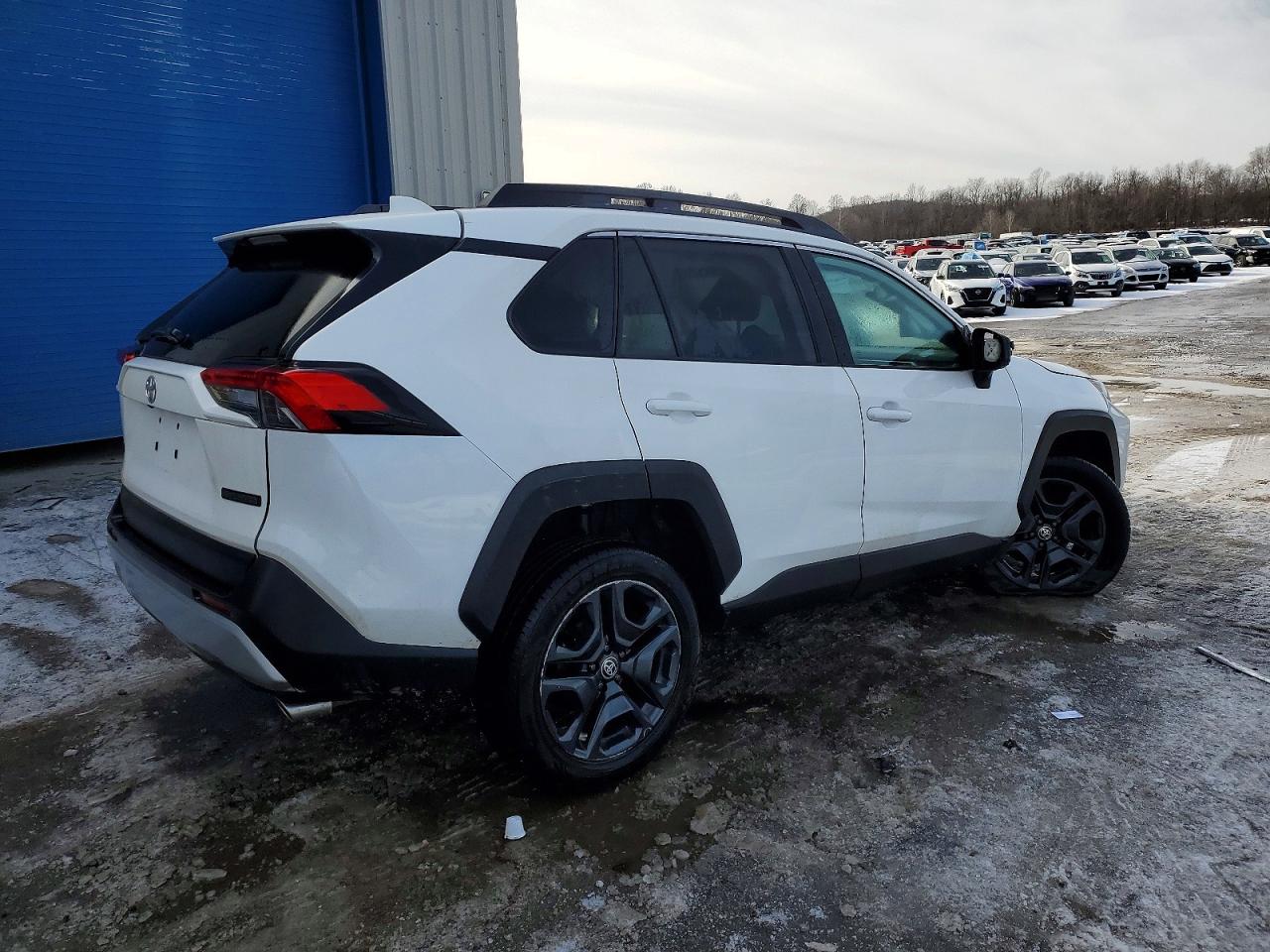 2022 TOYOTA RAV4 ADVENTURE photo 3