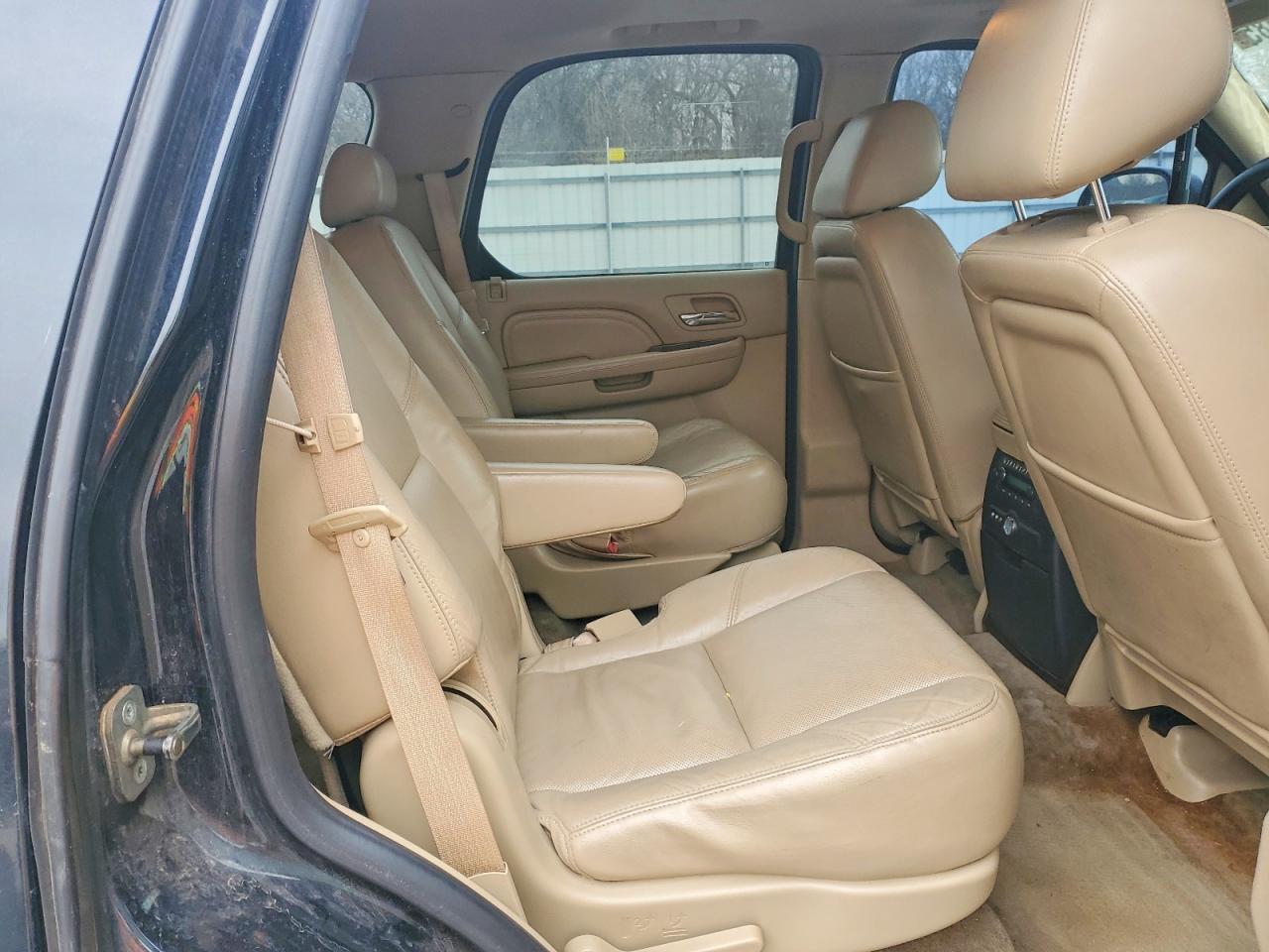 2010 CADILLAC ESCALADE photo 21