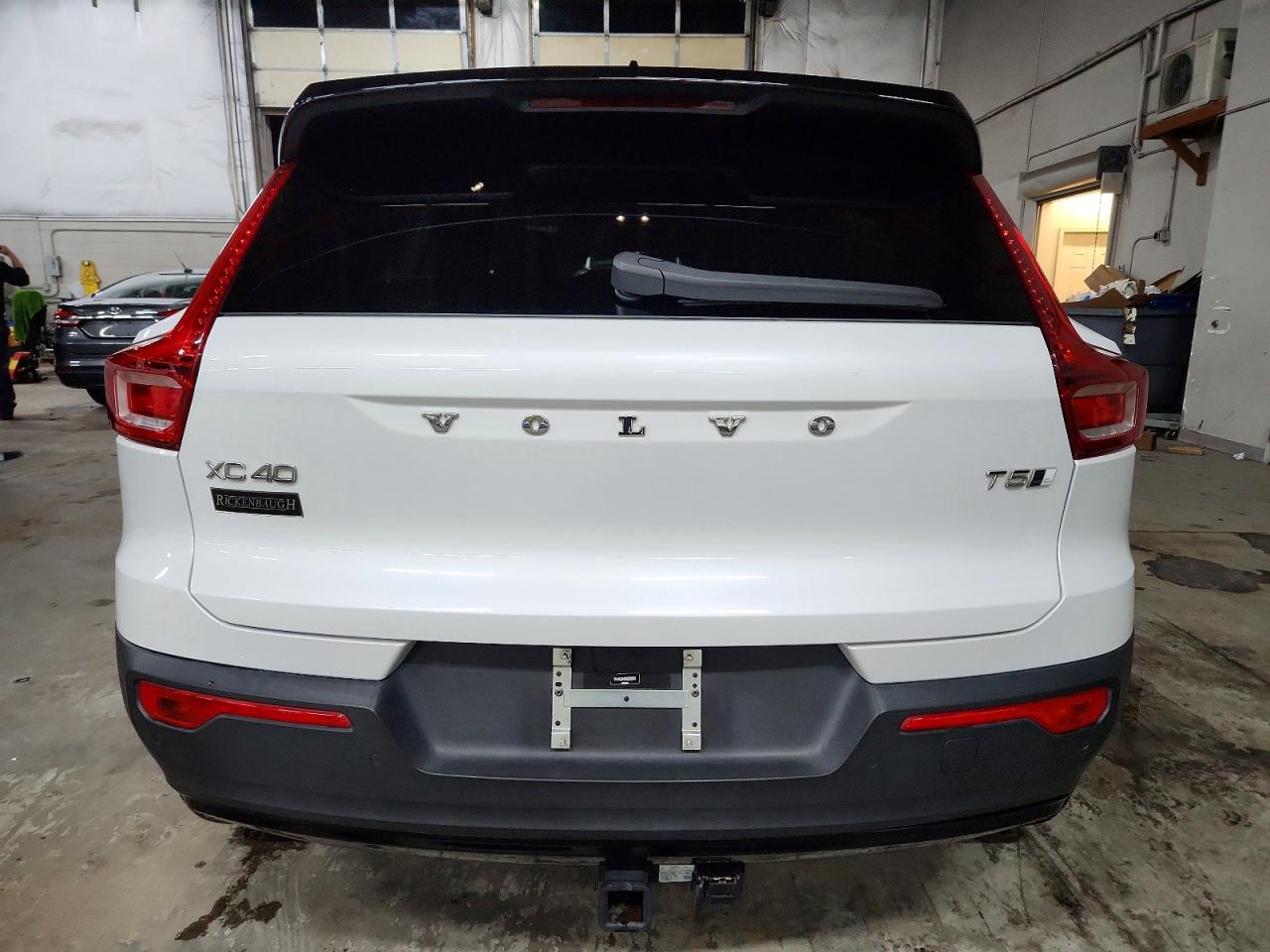 2022 VOLVO XC40 T5 R-DESIGN photo 6