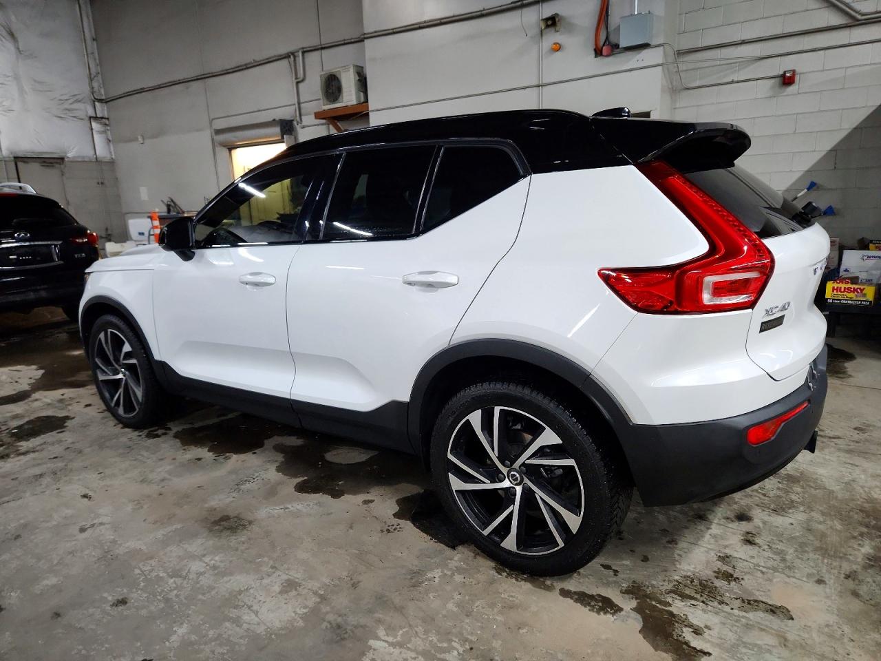 2022 VOLVO XC40 T5 R-DESIGN photo 2