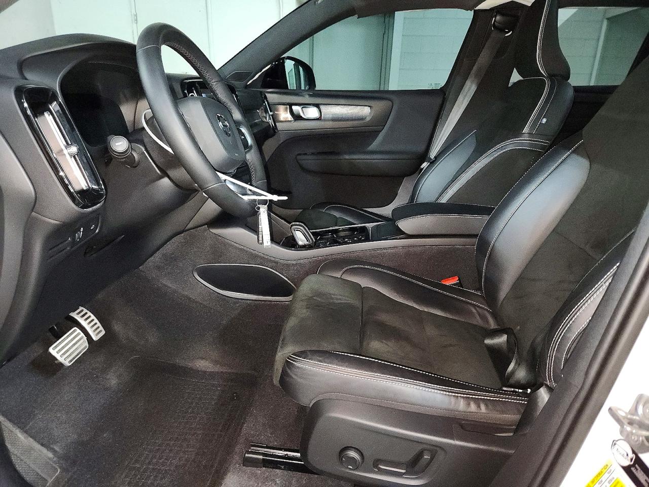 2022 VOLVO XC40 T5 R-DESIGN photo 7