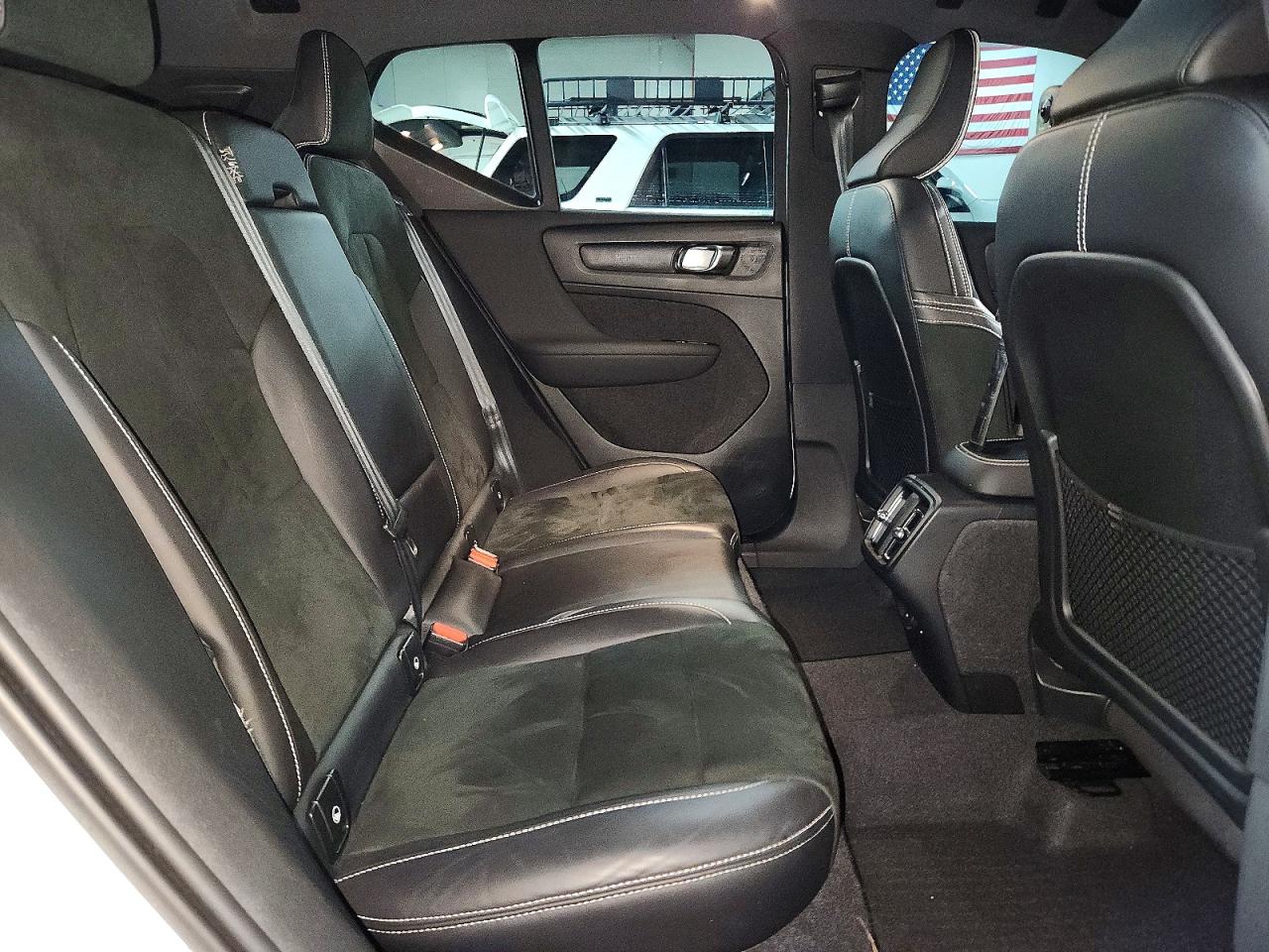 2022 VOLVO XC40 T5 R-DESIGN photo 11