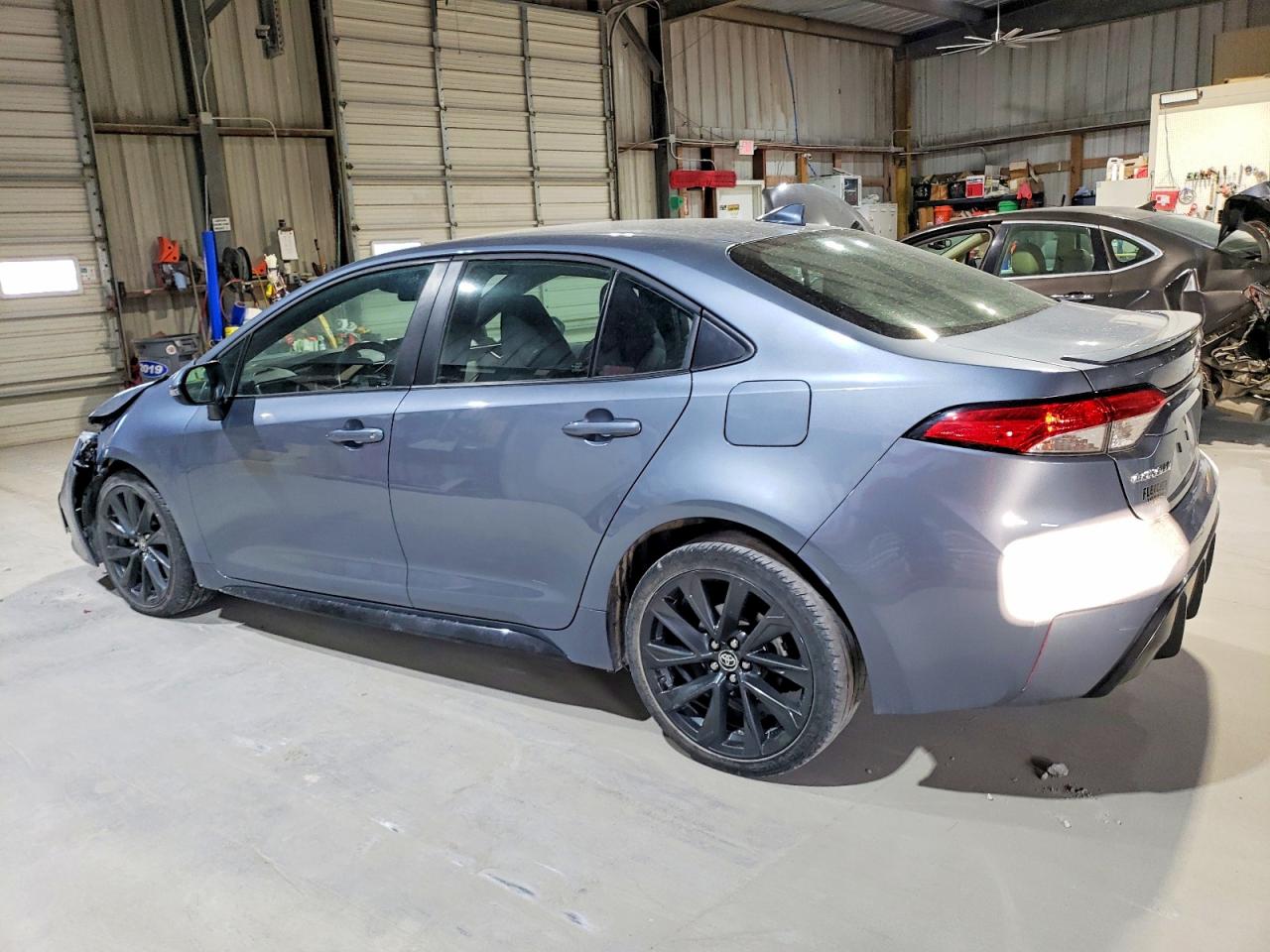 2023 TOYOTA COROLLA SE photo 3