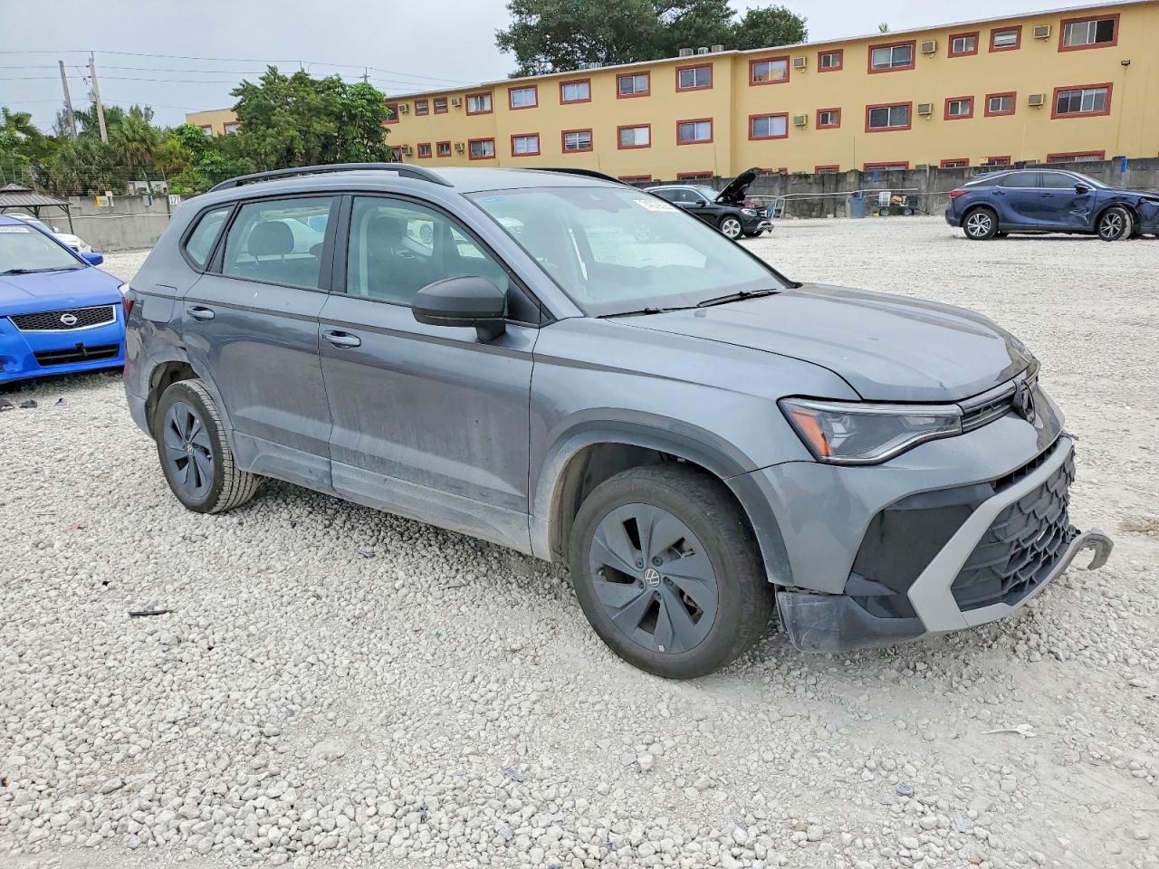 2025 VOLKSWAGEN TAOS S photo 4