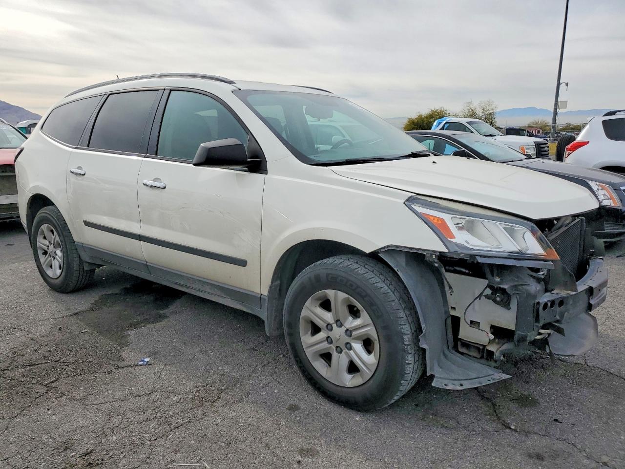 2014 CHEVROLET TRAVERSE LS photo 7