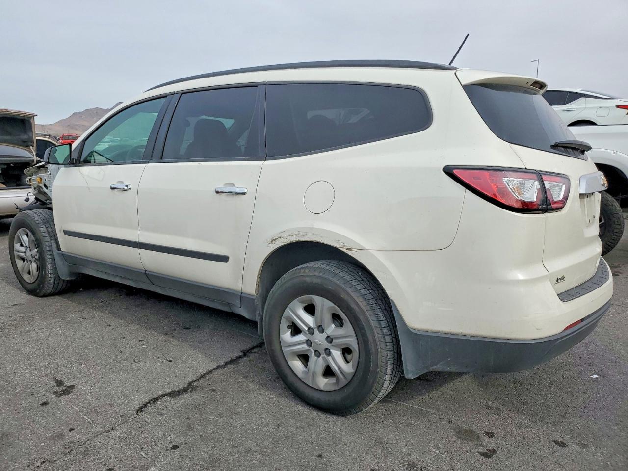 2014 CHEVROLET TRAVERSE LS photo 3