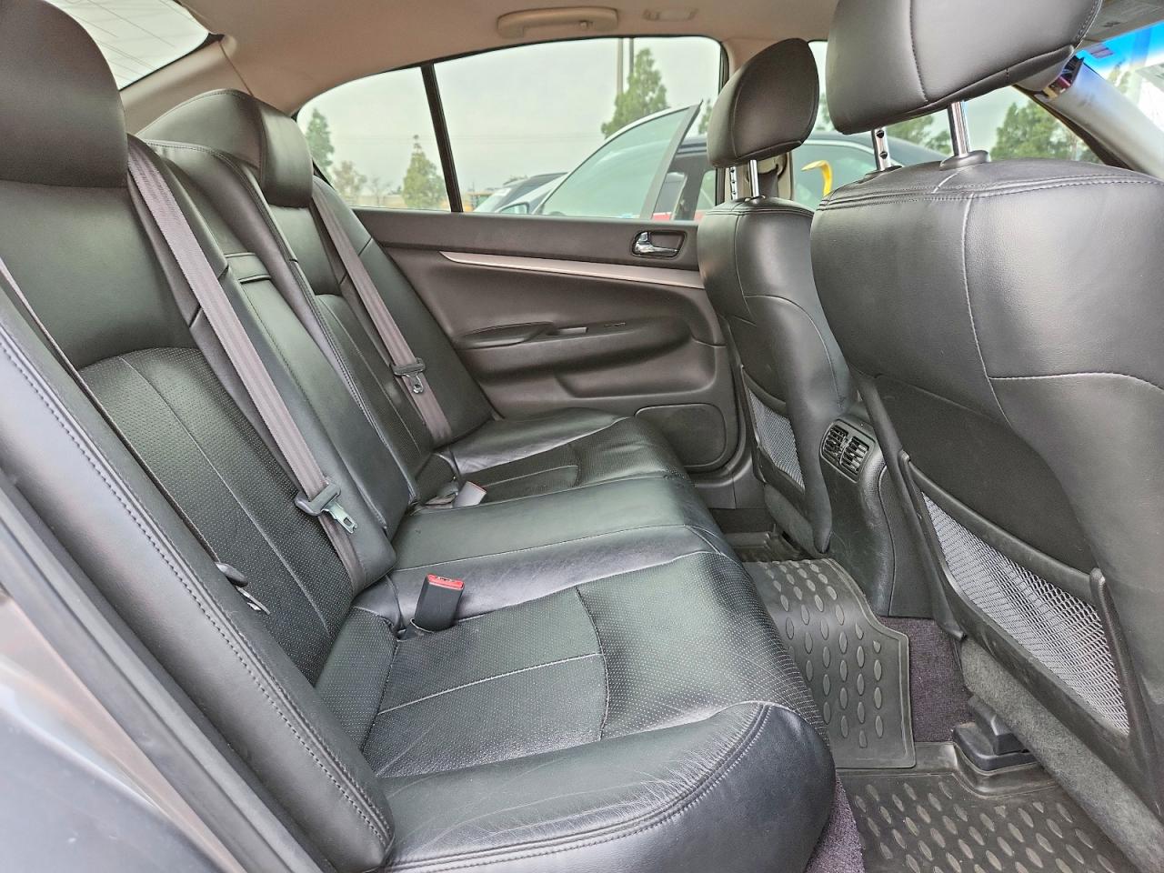 2010 INFINITI G37 BASE photo 19