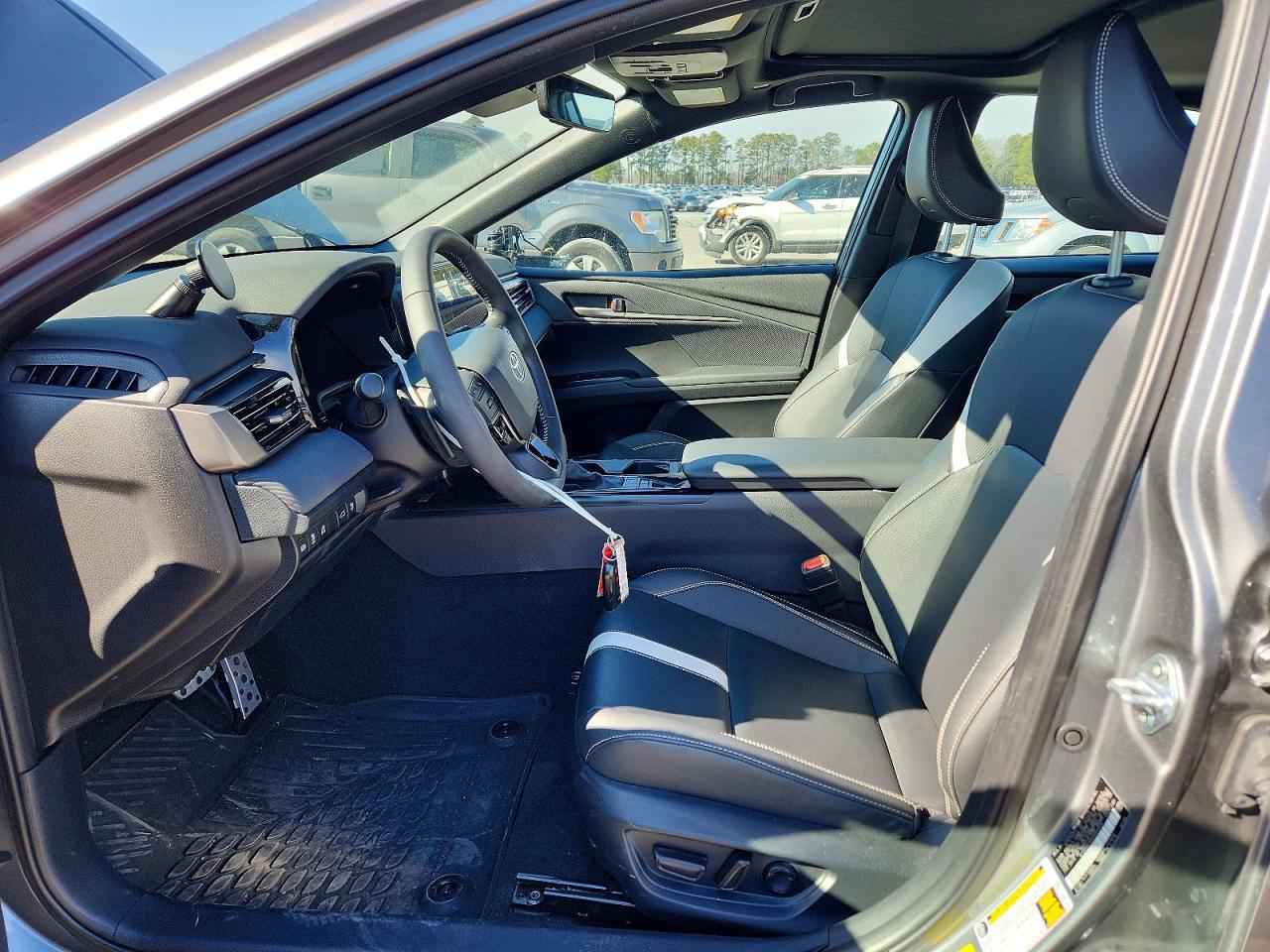 2025 TOYOTA CAMRY SE photo 7