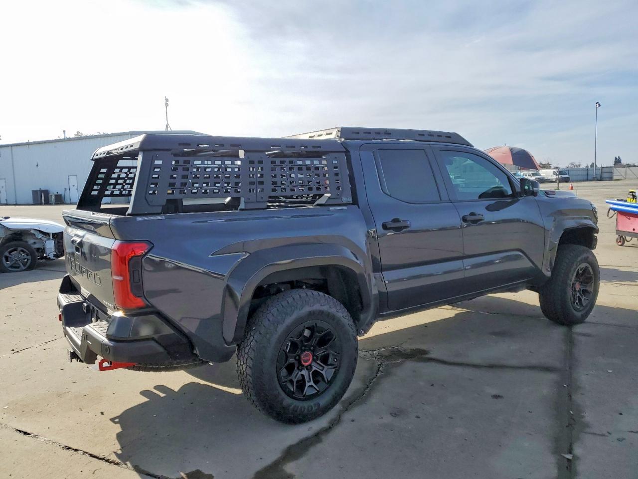 2025 TOYOTA TACOMA DOUBLE CAB photo 3