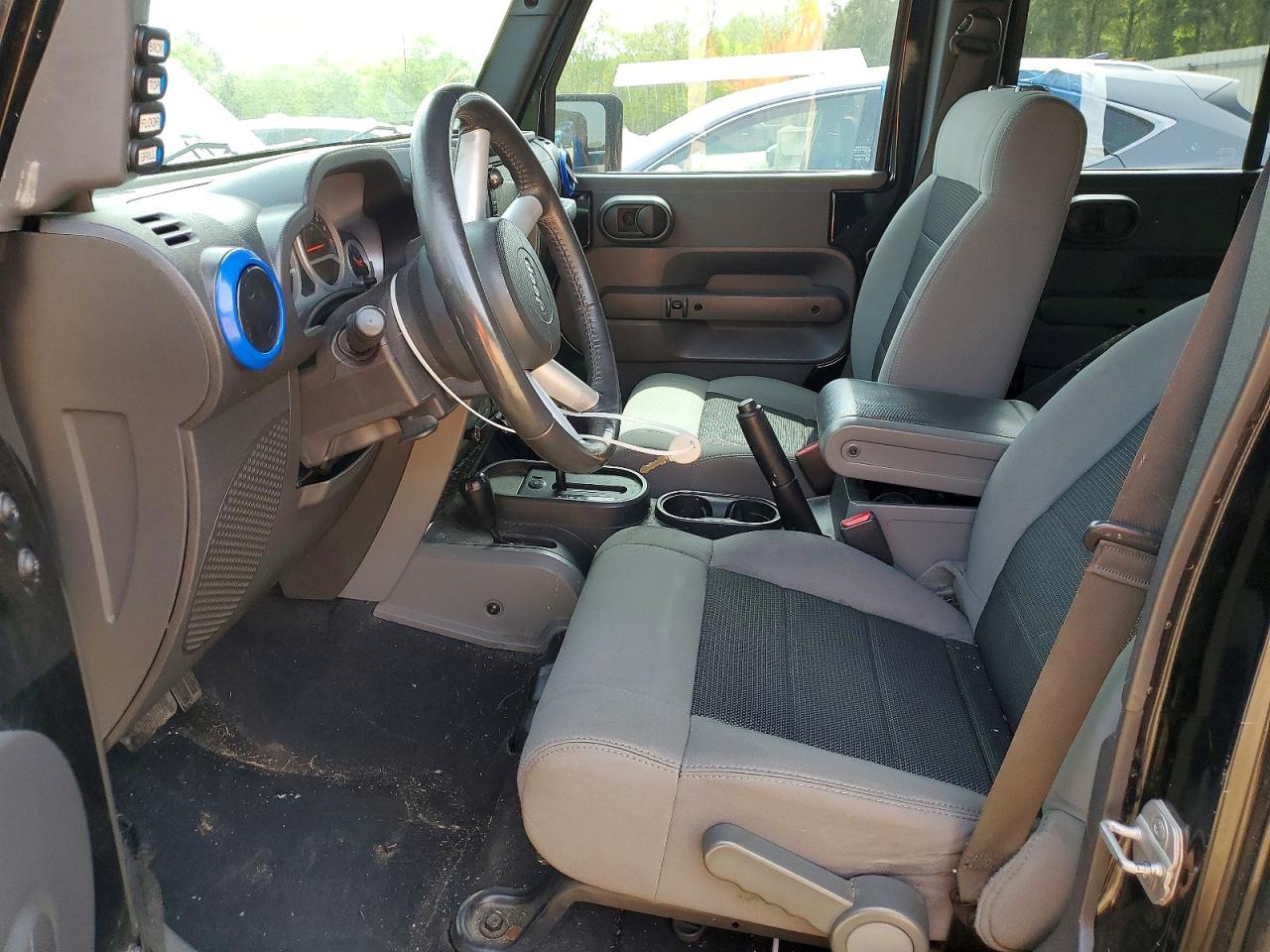 2010 JEEP WRANGLER UNLIMITED SAHARA photo 14