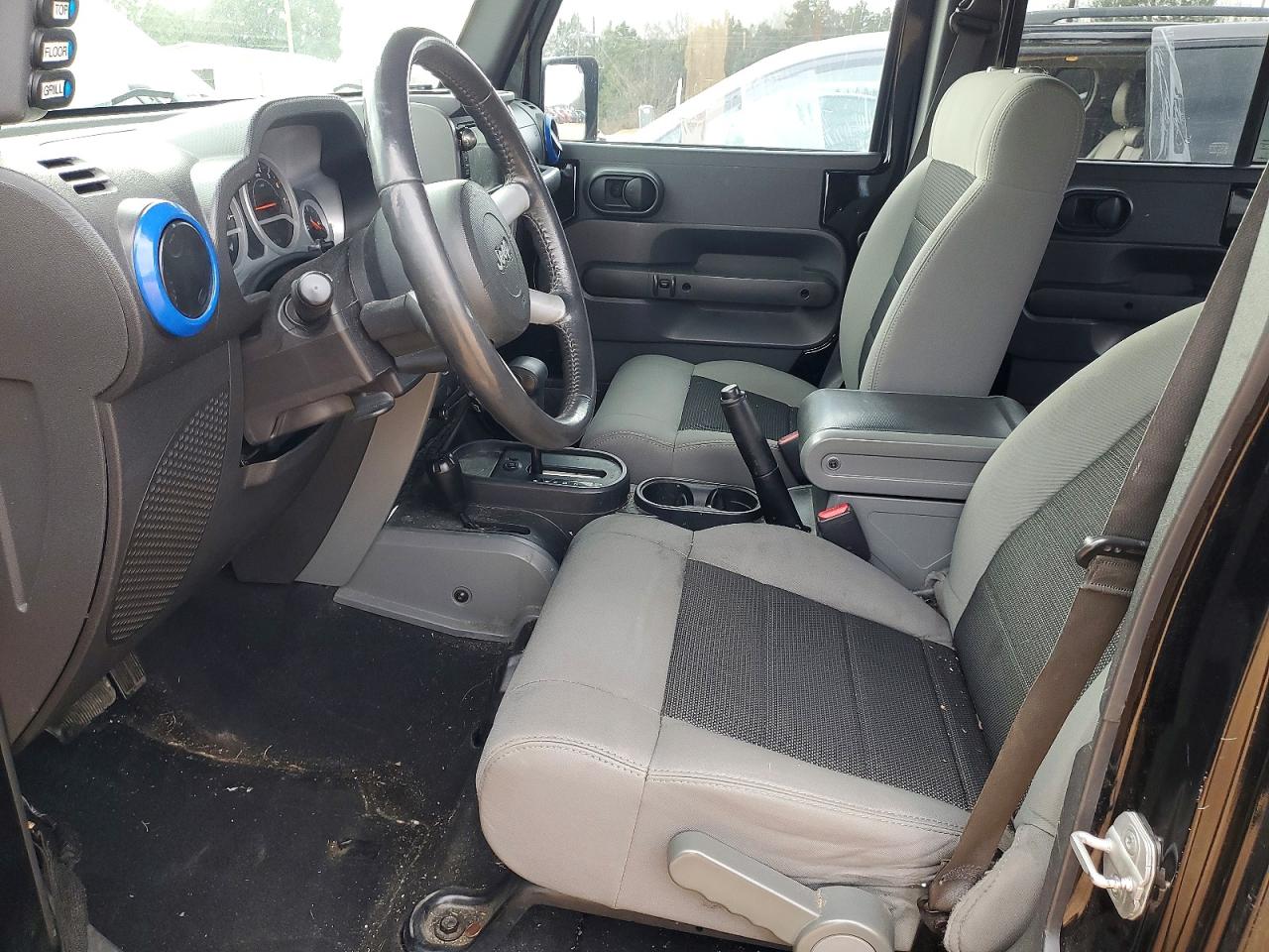 2010 JEEP WRANGLER UNLIMITED SAHARA photo 13