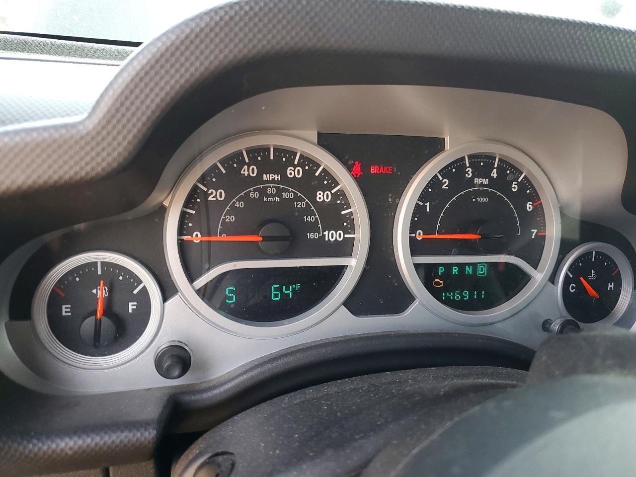 2010 JEEP WRANGLER UNLIMITED SAHARA photo 18