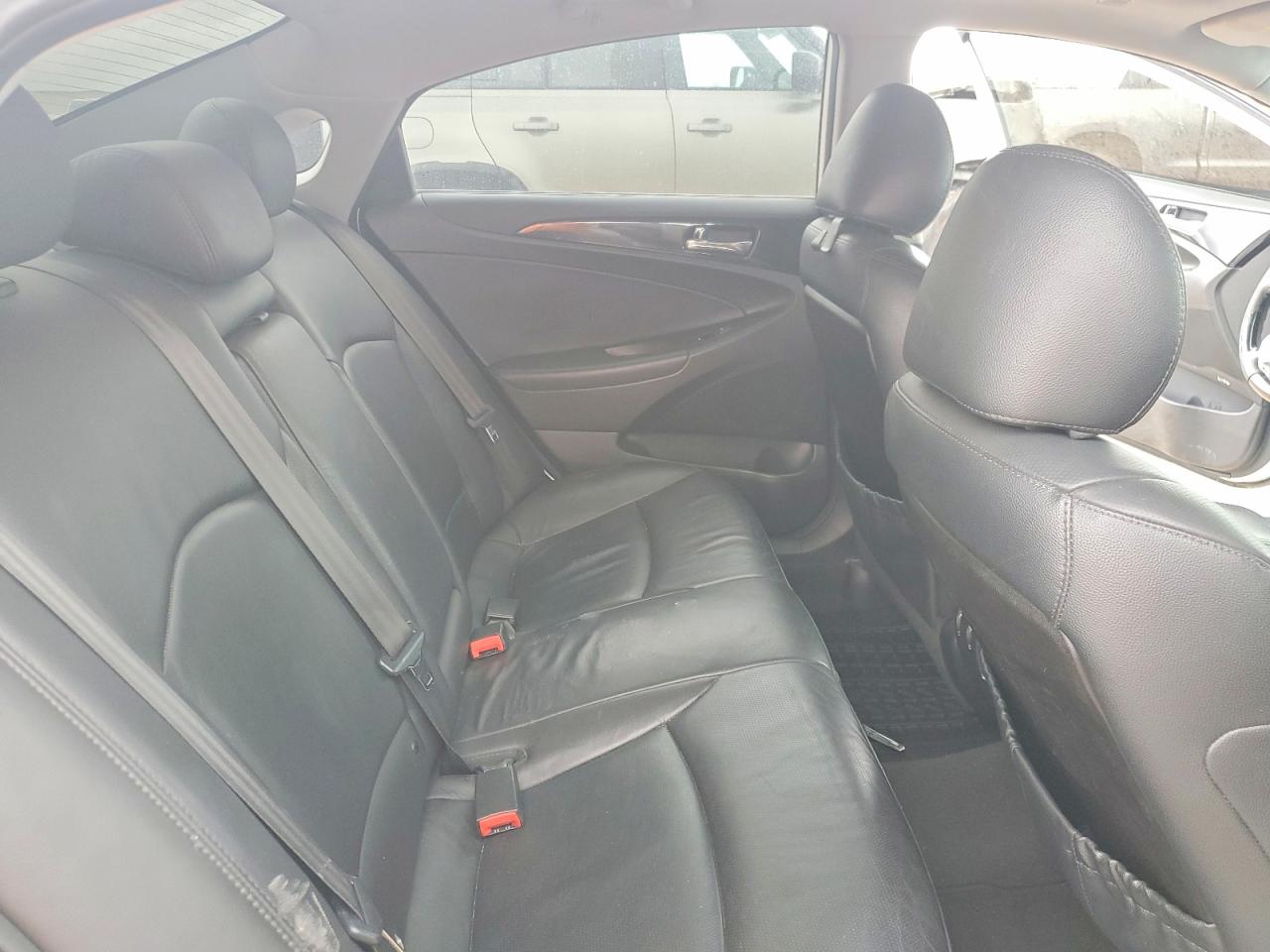 2012 HYUNDAI SONATA SE photo 28