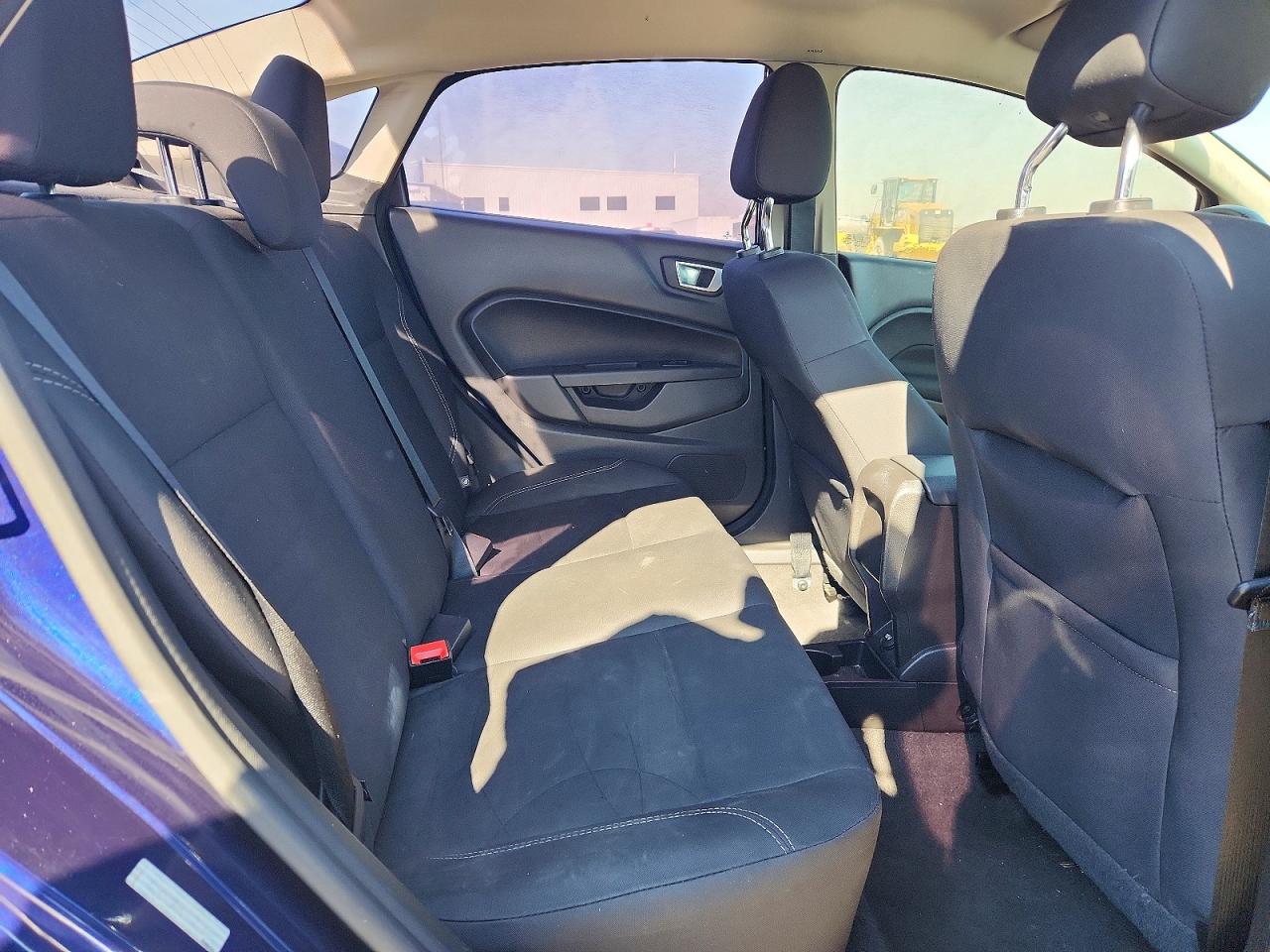 2016 FORD FIESTA SE photo 19