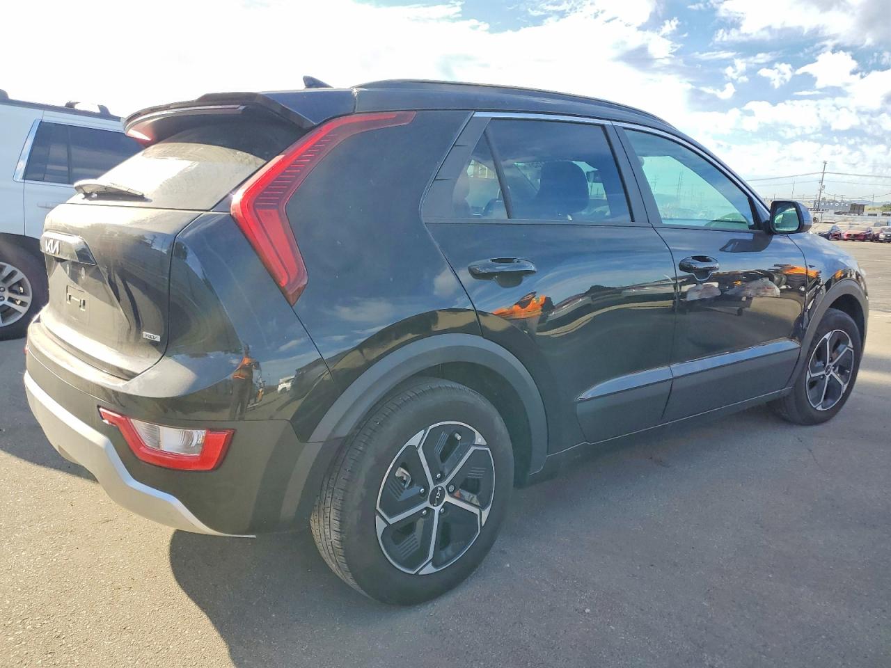 2024 KIA NIRO LX photo 3