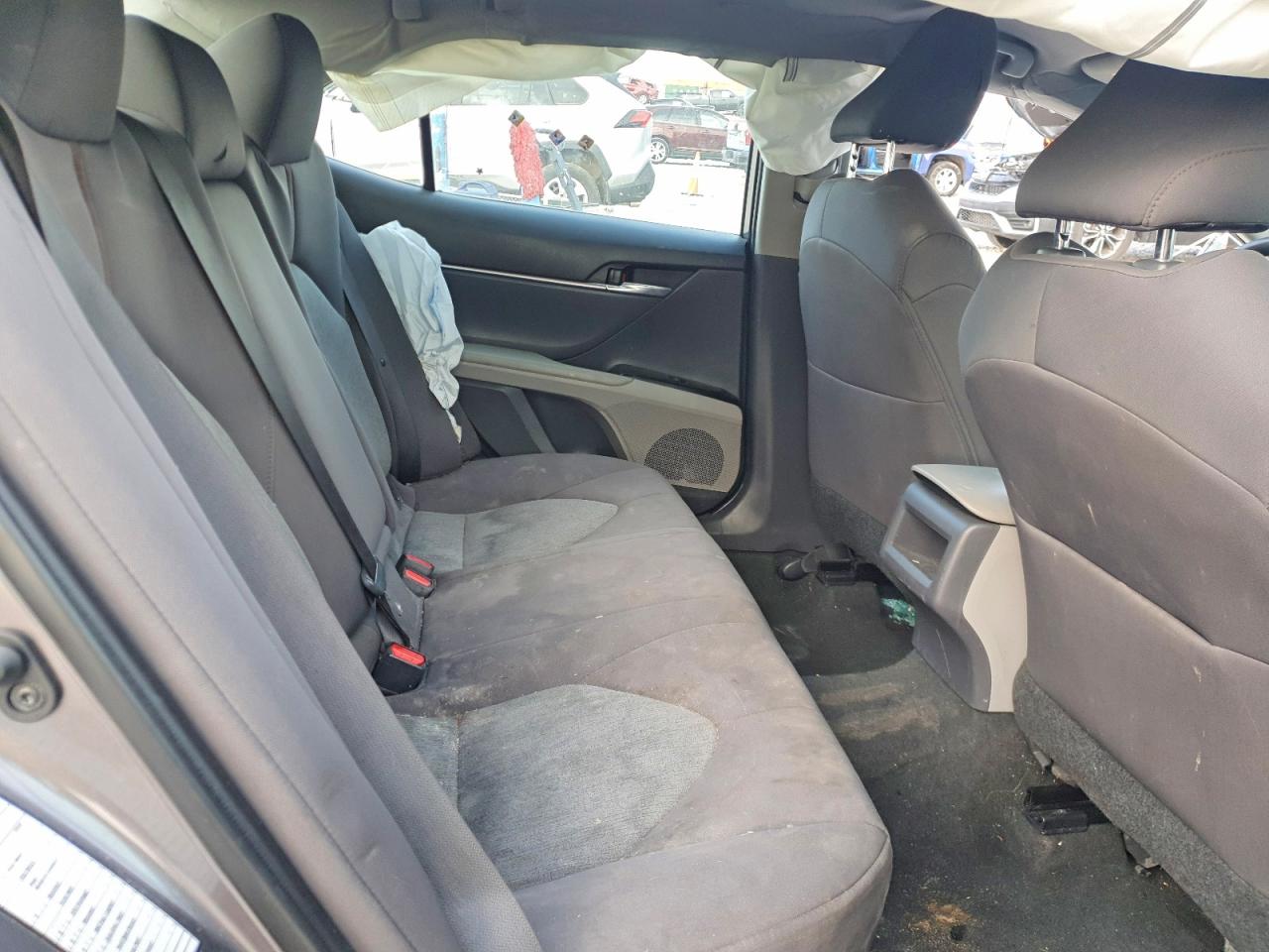 2020 TOYOTA CAMRY LE photo 19