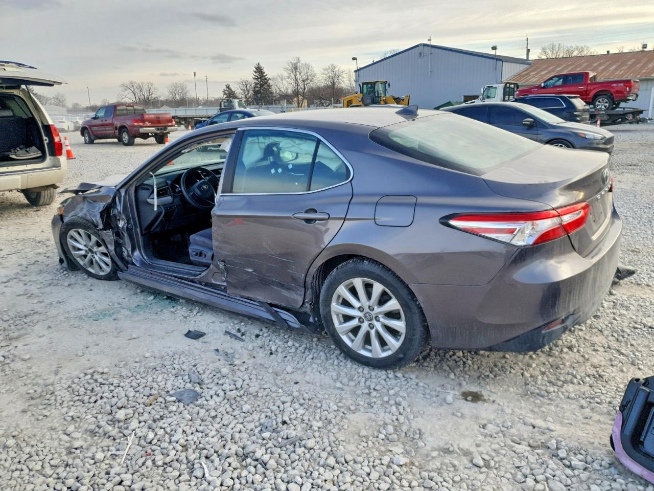 2020 TOYOTA CAMRY LE photo 3
