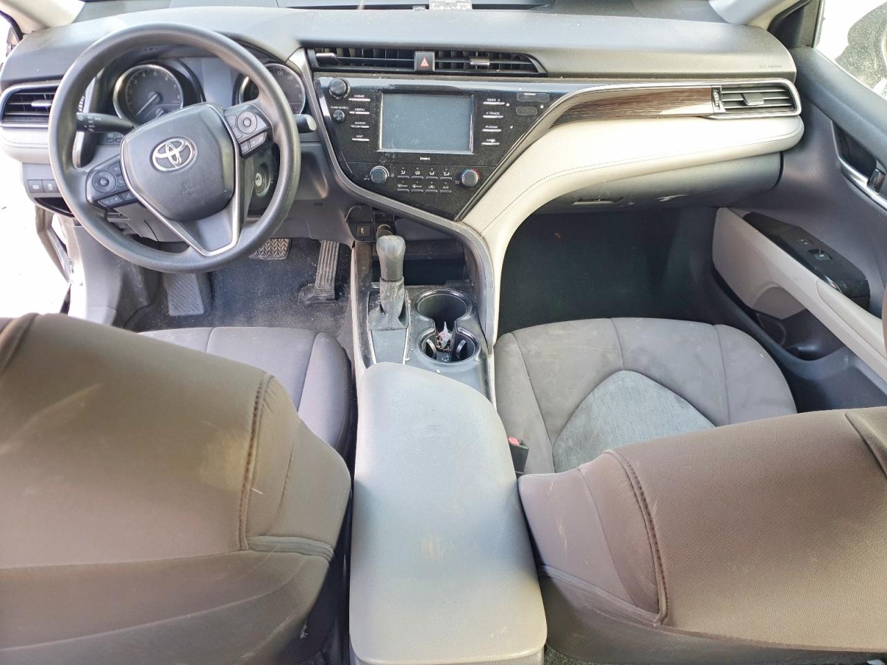 2020 TOYOTA CAMRY LE photo 15