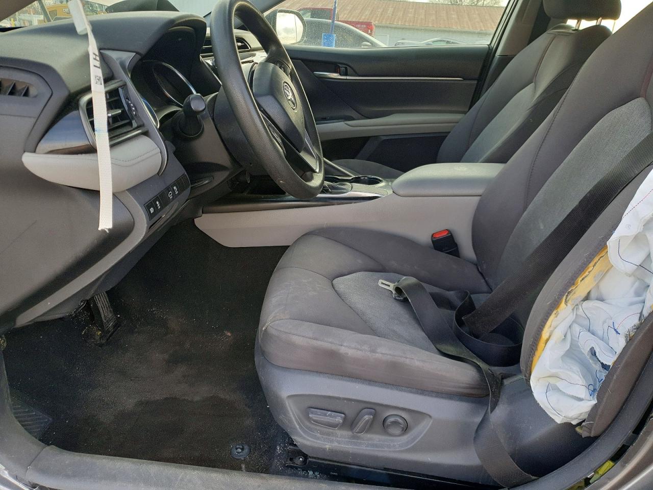 2020 TOYOTA CAMRY LE photo 13