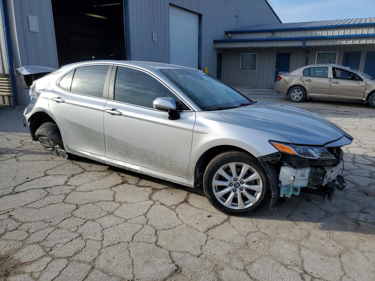 2018 TOYOTA CAMRY L photo 4