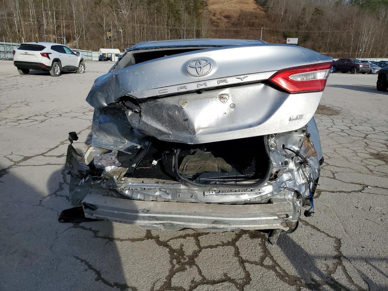 2018 TOYOTA CAMRY L photo 6