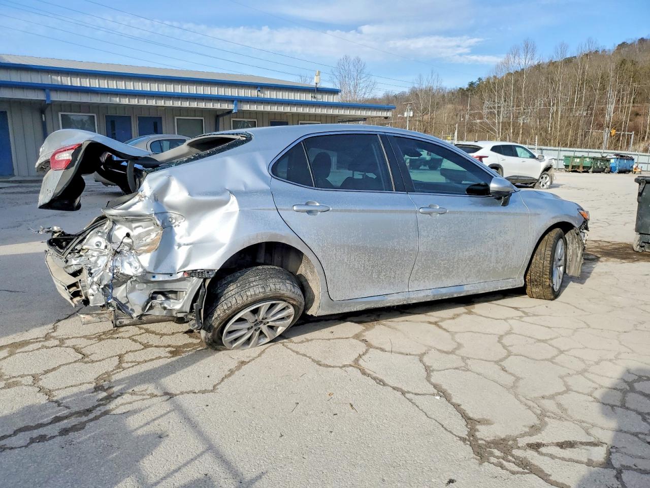 2018 TOYOTA CAMRY L photo 3