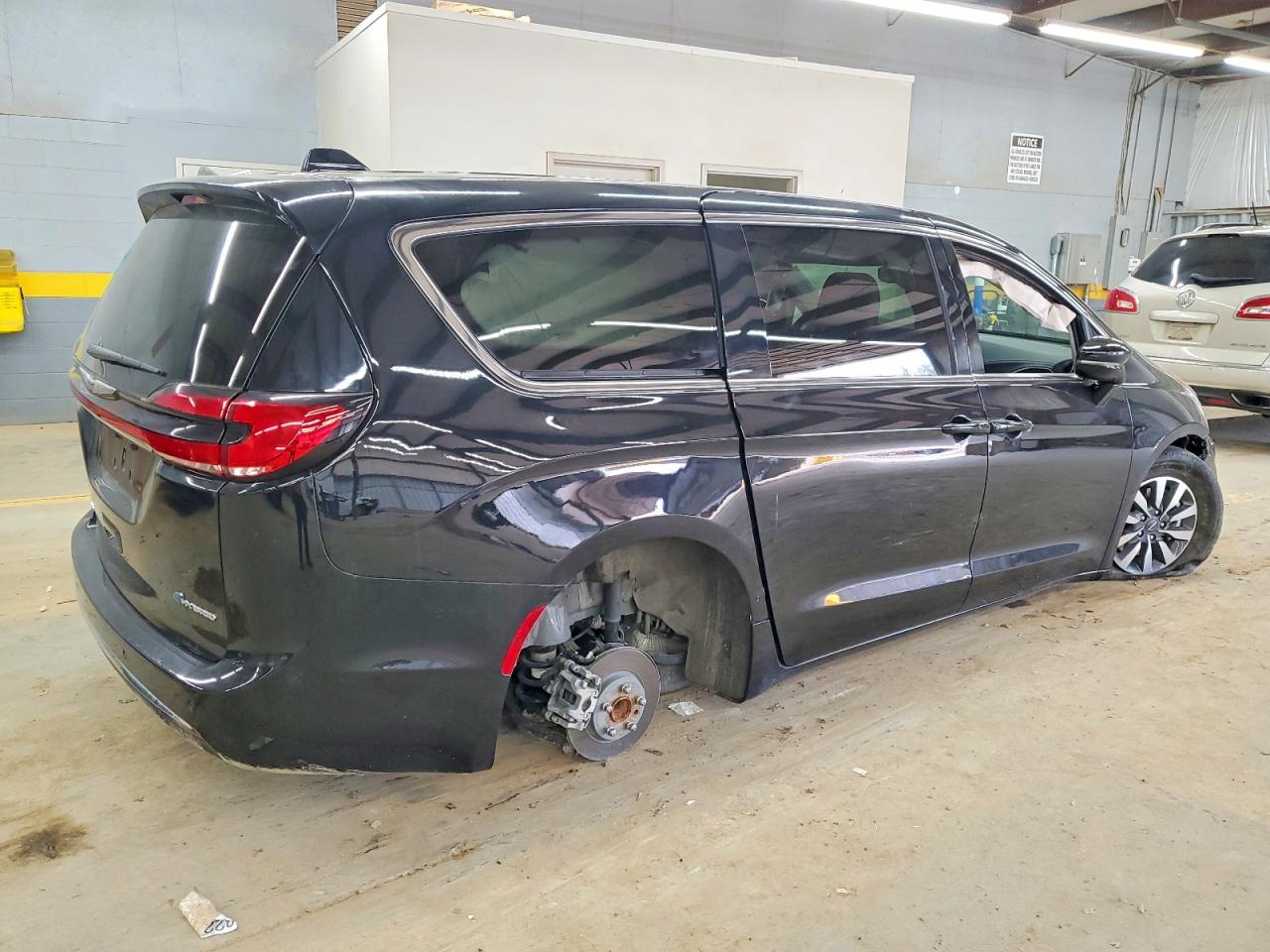 2024 CHRYSLER PACIFICA HYBRID SELECT photo 5