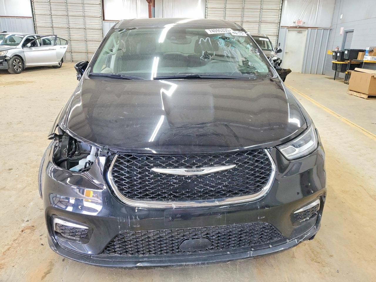 2024 CHRYSLER PACIFICA HYBRID SELECT photo 9