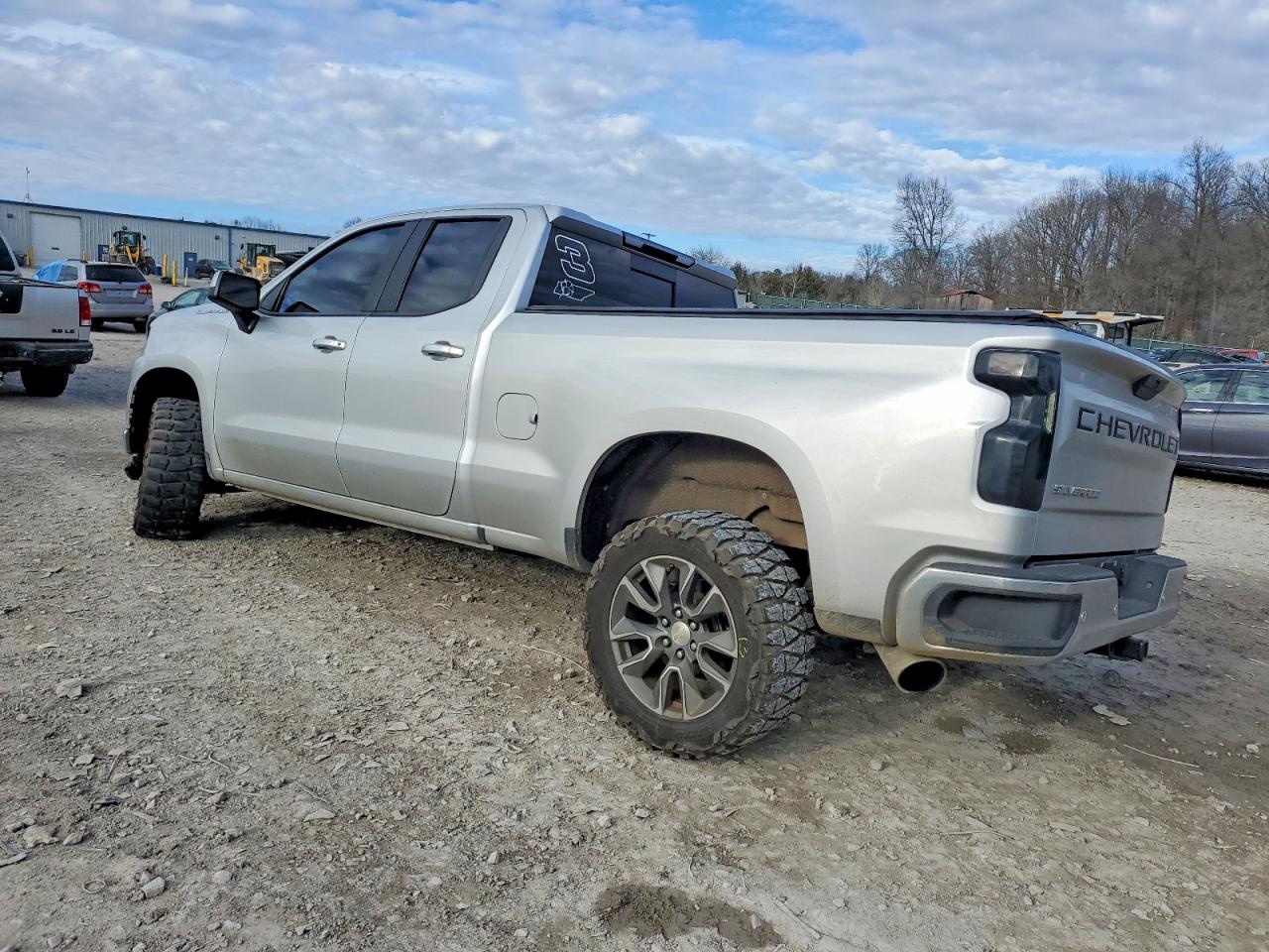 2021 CHEVROLET SILVERADO K1500 LT photo 2